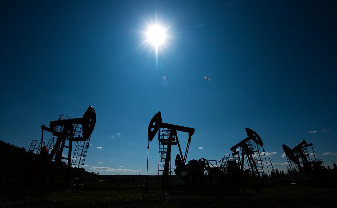 Bloomberg объяснил сокращение доходов России от нефти на треть