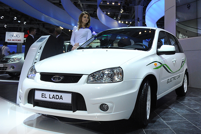 Lada Ellada

Примерная стоимость: от 1,2 млн руб

Владелец: министр промышленности и торговли РФ Денис Мантуров

Ellada &ndash; первый отечественный электромобиль, запущенный в серию в 2012 году. Пока он не получил широкого распространения.
