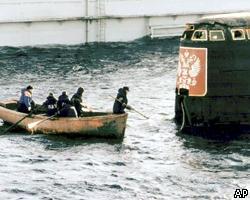 АПЛ «Курск» полностью поднята из воды и осушается