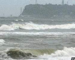 К Сахалину и Курилам приближается мощный тайфун