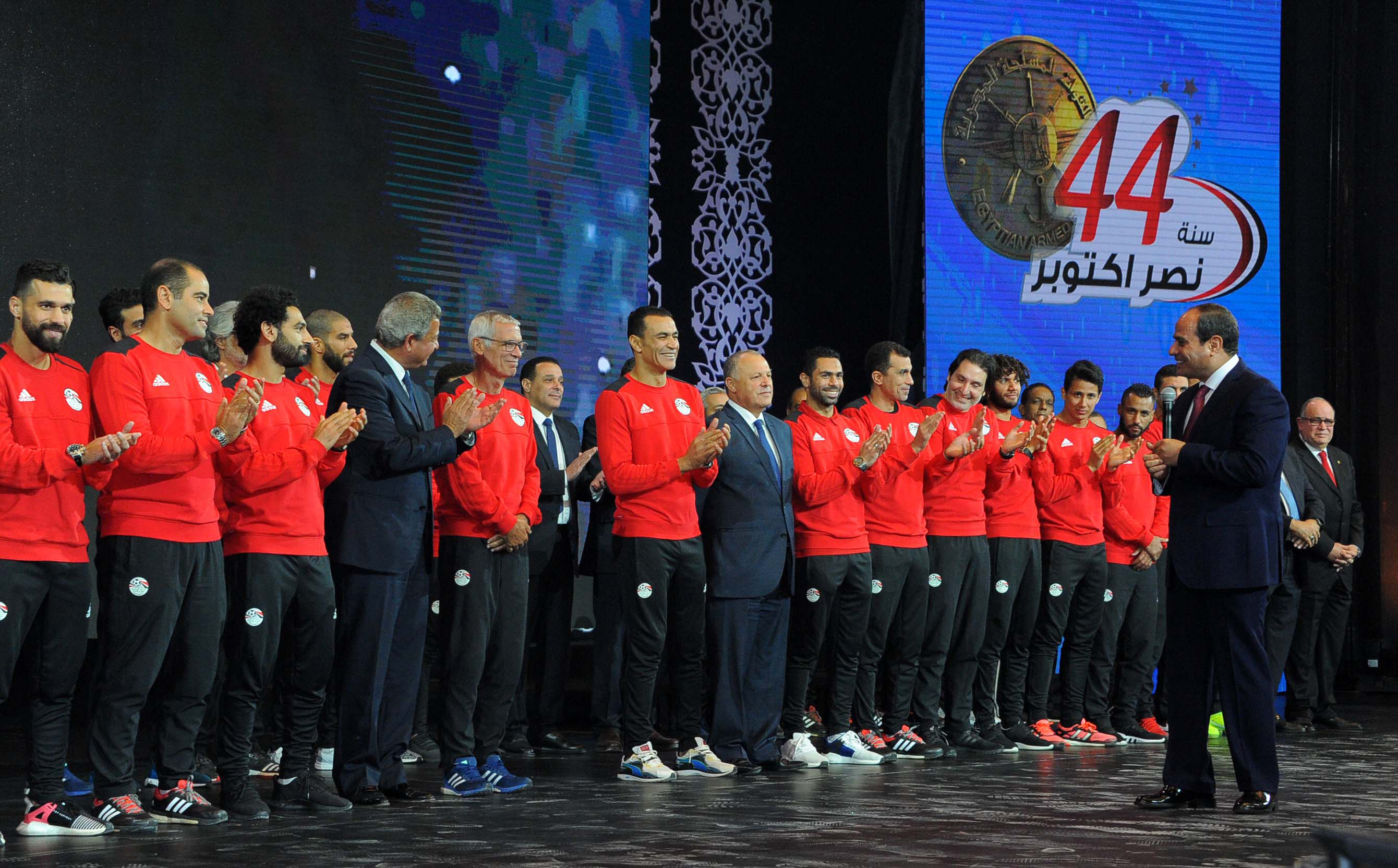 Президент Египта Абдул-Фаттах Ас-Сиси поздравляет национальную футбольную сборную с выходом на ЧМ-2018