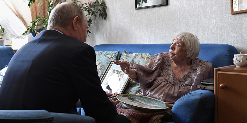 Путин наградил правозащитницу Людмилу Алексееву государственной премией