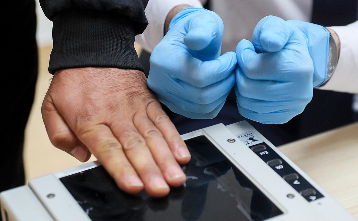 МВД отменило сбор отпечатков пальцев у беженцев — РБК