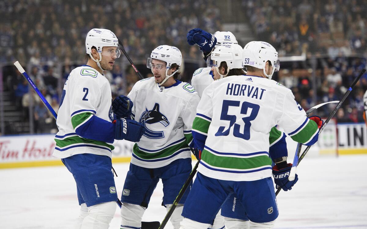 Три шайбы россиян помогли «Ванкуверу» отыграться с 0:4 в матче НХЛ