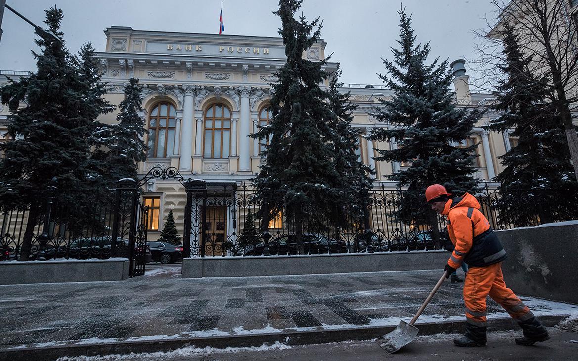 ЦБ неожиданно не стал повышать ключевую ставку