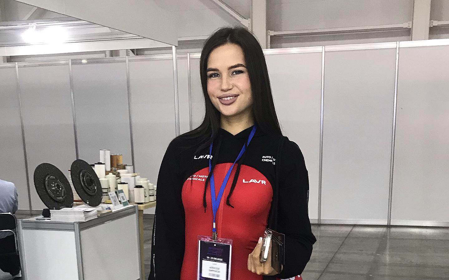 Самые яркие девушки выставки «ИнтерАвтоМеханика». Фоторепортаж