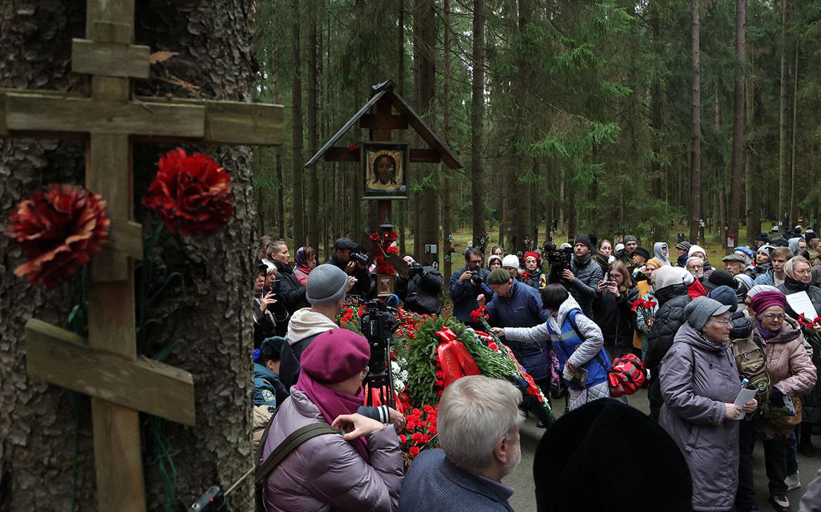 В Петербурге пенсионеру назначили штраф за сине-желтый значок
