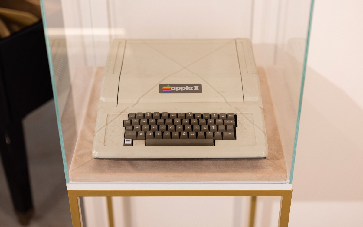 Компьютер Apple II, подаренный Стивом Джобсом инженеру Atari Аллану Алкорту