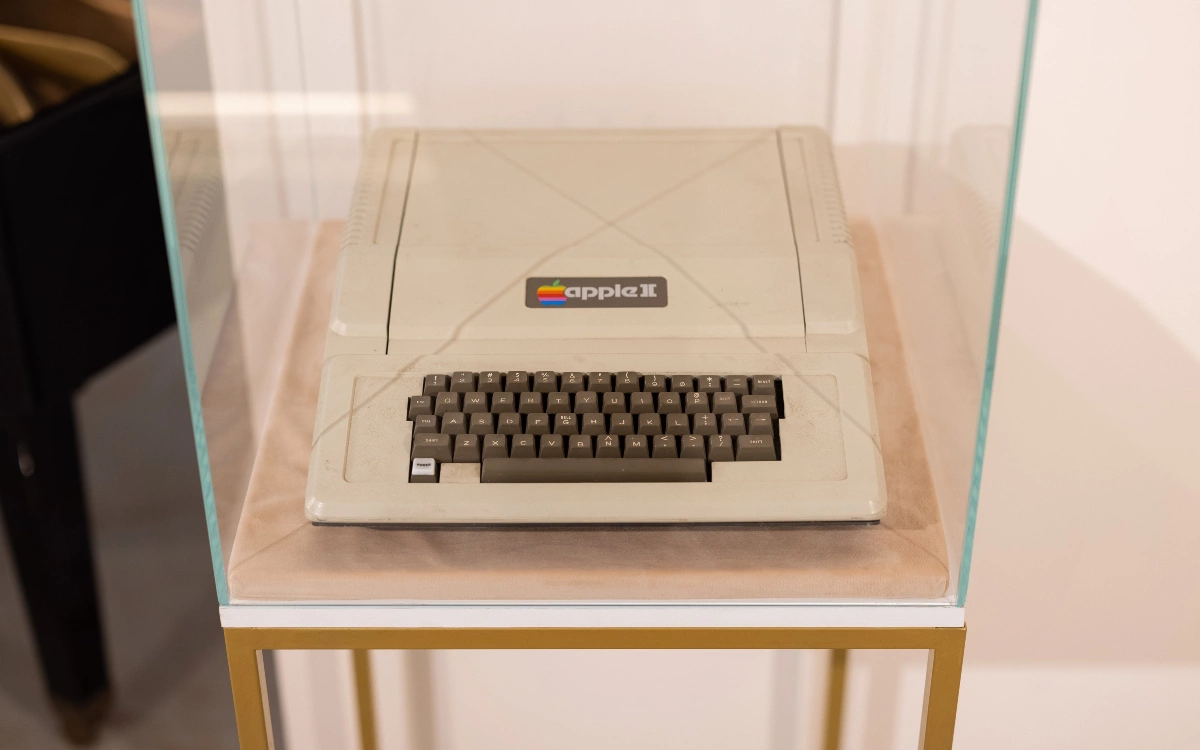 Компьютер Apple II, подаренный Стивом Джобсом инженеру Atari Аллану Алкорту