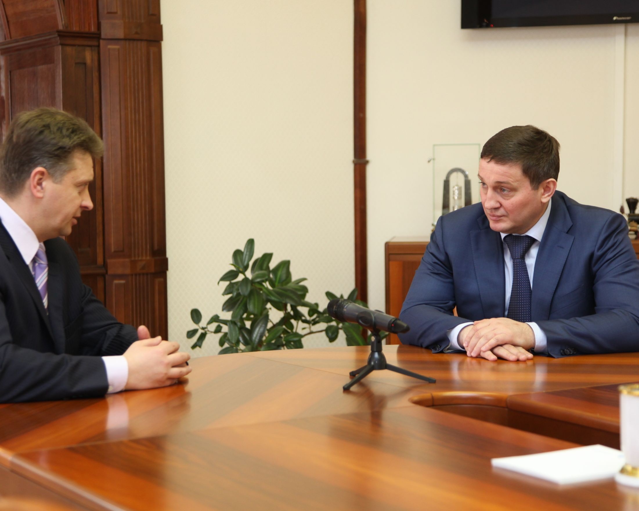 Андрей Бочаров провел переговоры с руководителями федеральных структур