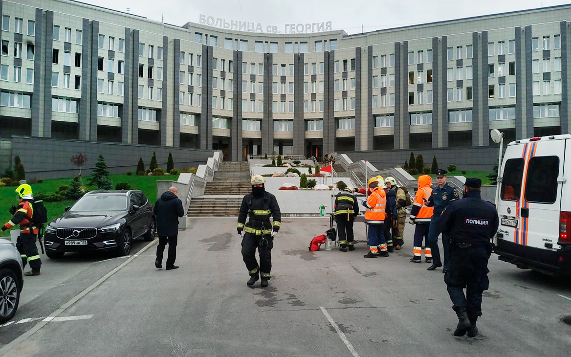 Власти назвали причину пожара в больнице Святого Георгия в Петербурге