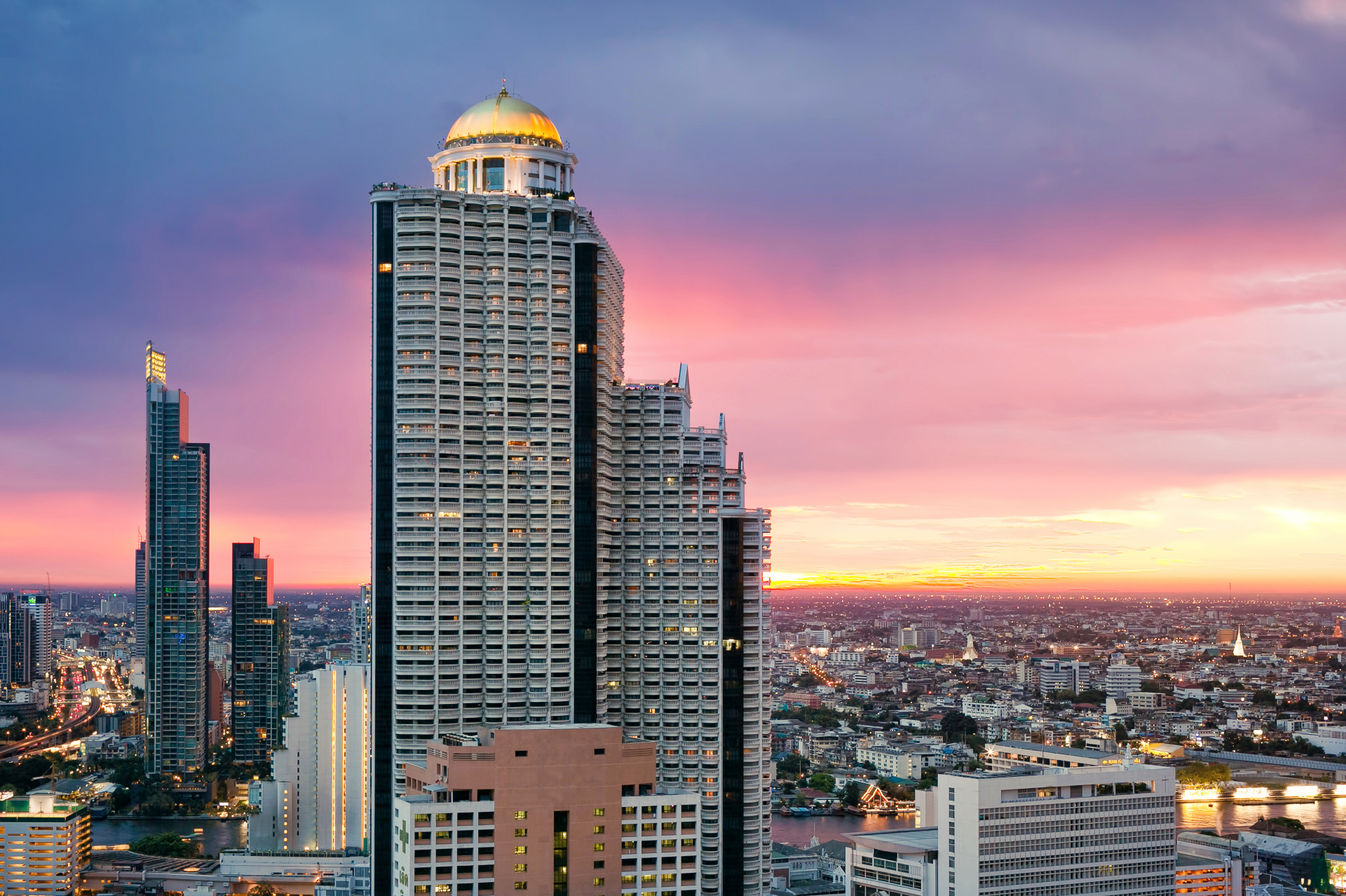 Вид на 63-этажный небоскреб State Tower в&nbsp;Бангкоке