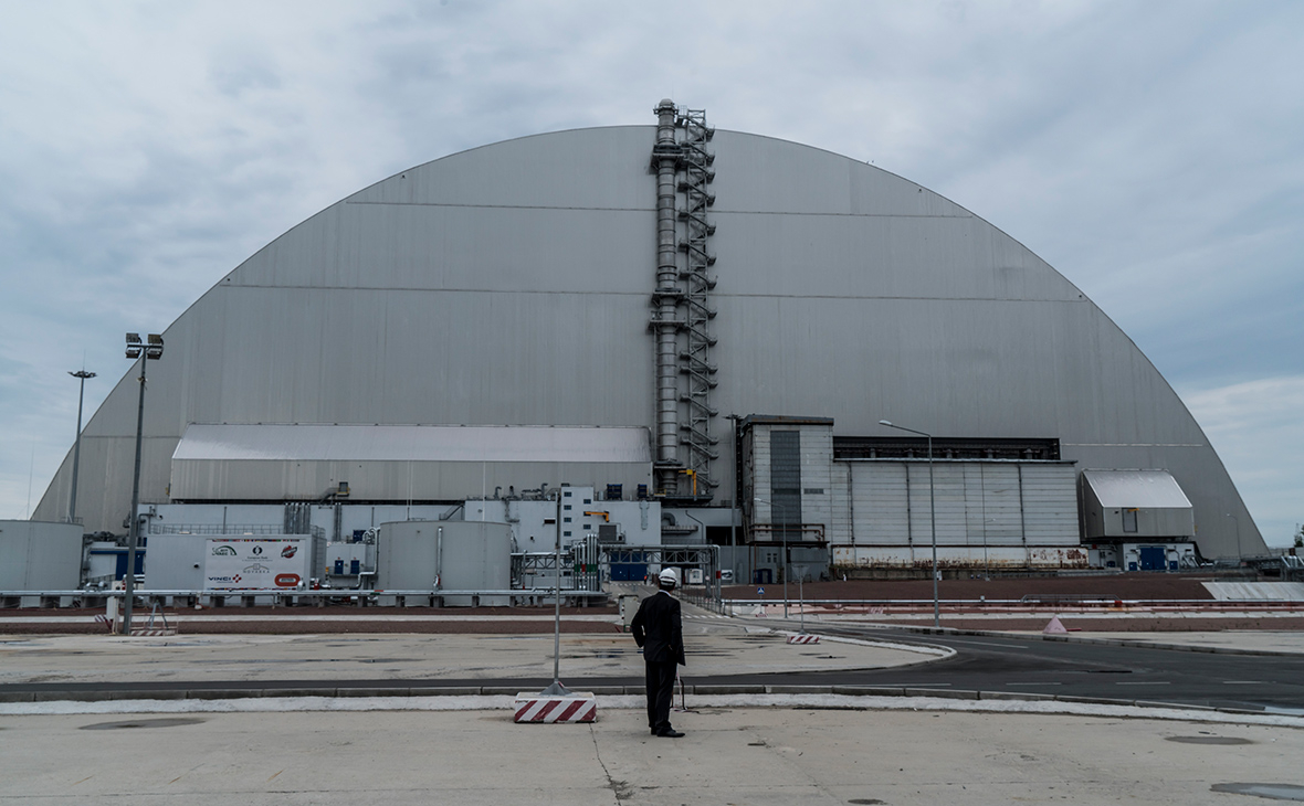 Саркофаг над четвертым блоком Чернобыльской АЭС