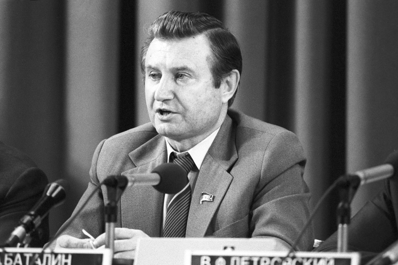 Заместитель премьер-министра СССР Юрий Баталин возглавлял команду, которая готовила проект кооперативного движения 