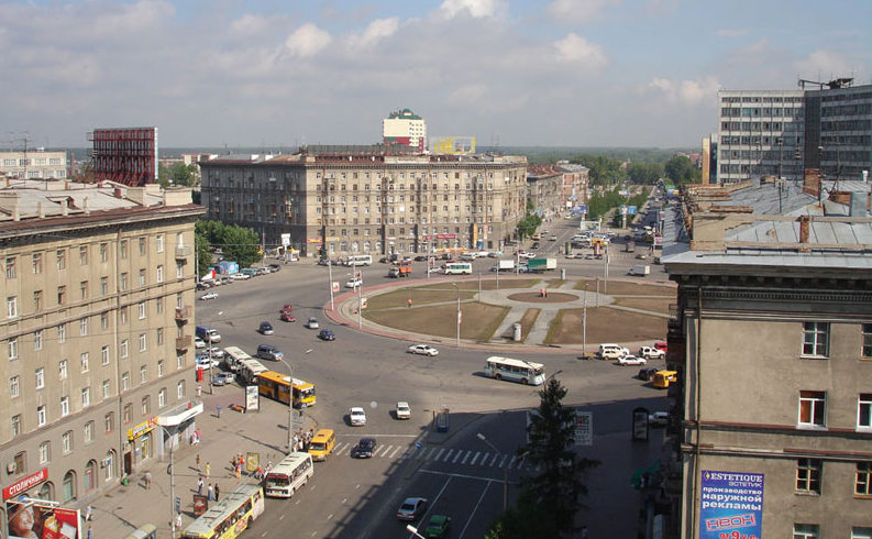 Кольцевой перекресток на площади Калинина в Новосибирске