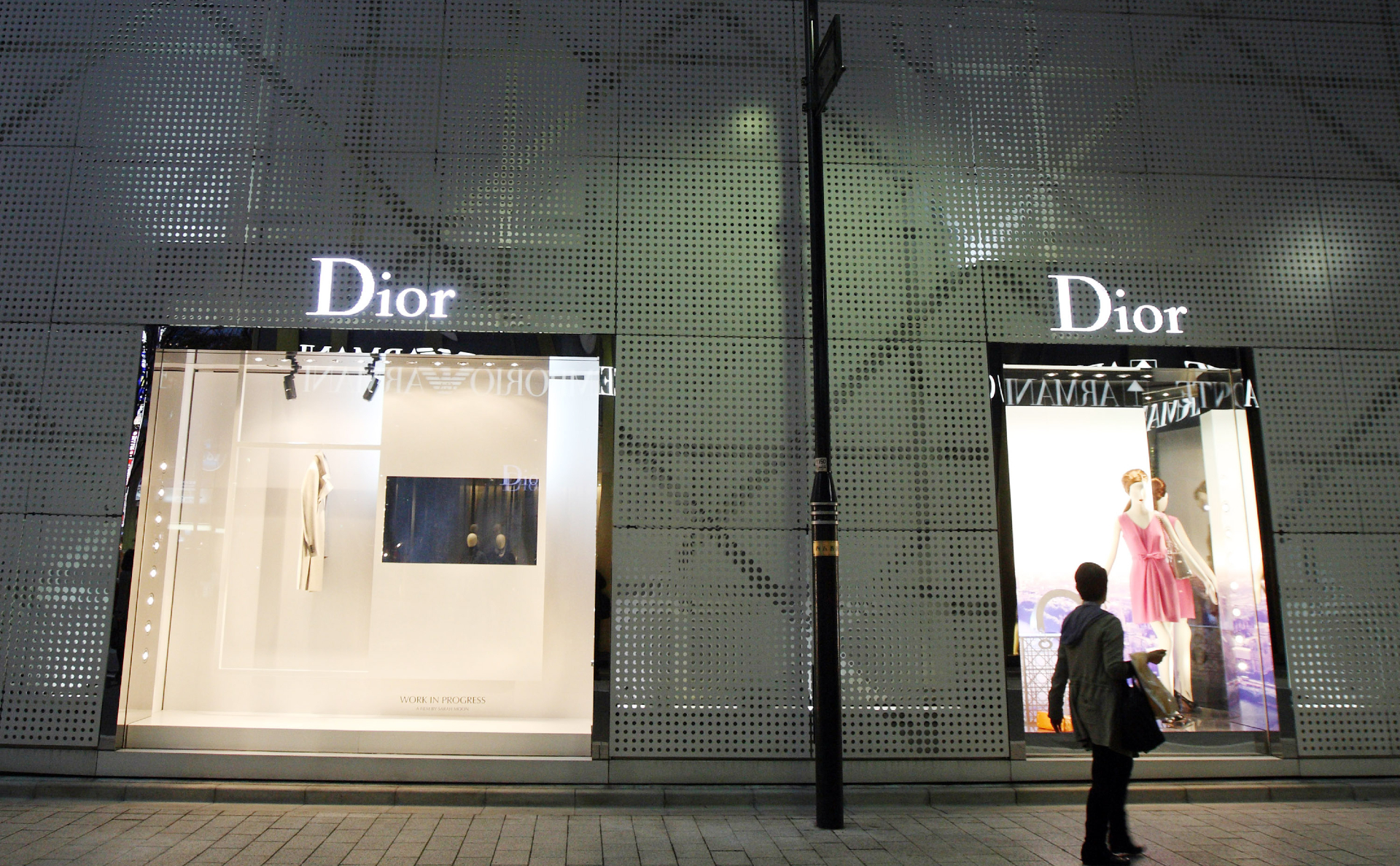 Монобренд. Dior Россия. Магазин диор в Москве. LVMH Dior офис в Москве.