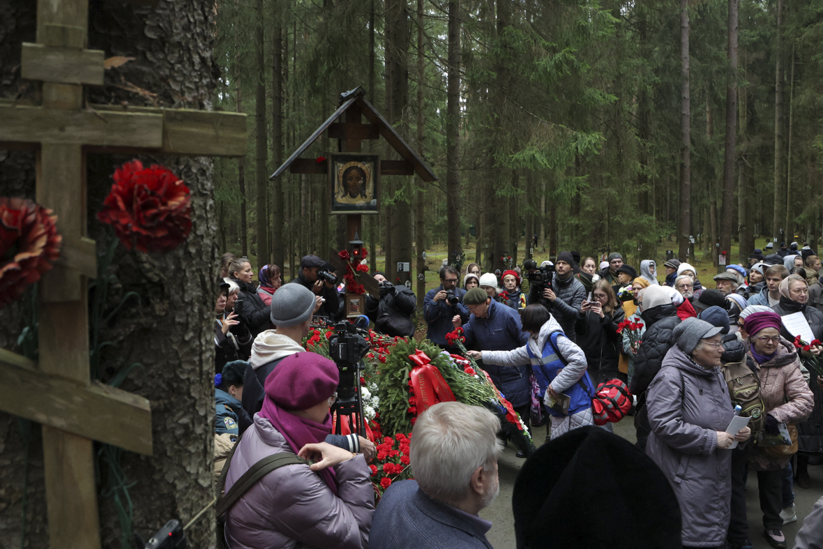 На Левашовском кладбище захоронено около 45 тыс. репресированных. Долгие годы этот участок был засекречен и находился под охраной. С 2015 года мемориальное кладбище &laquo;Левашовская пустошь&raquo; внесено в реестр объектов культурного наследия регионального значения.&nbsp;