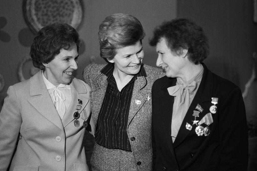 Валентина Терешкова во время встречи в Комитете советских женщин, 1986 год