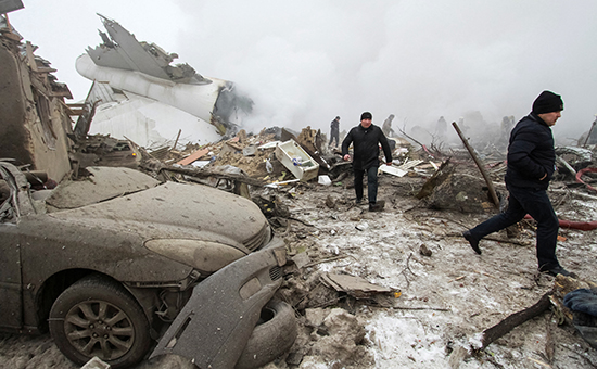 Место падения грузового самолета на&nbsp;поселок Дача-Суу под&nbsp;Бишкеком
