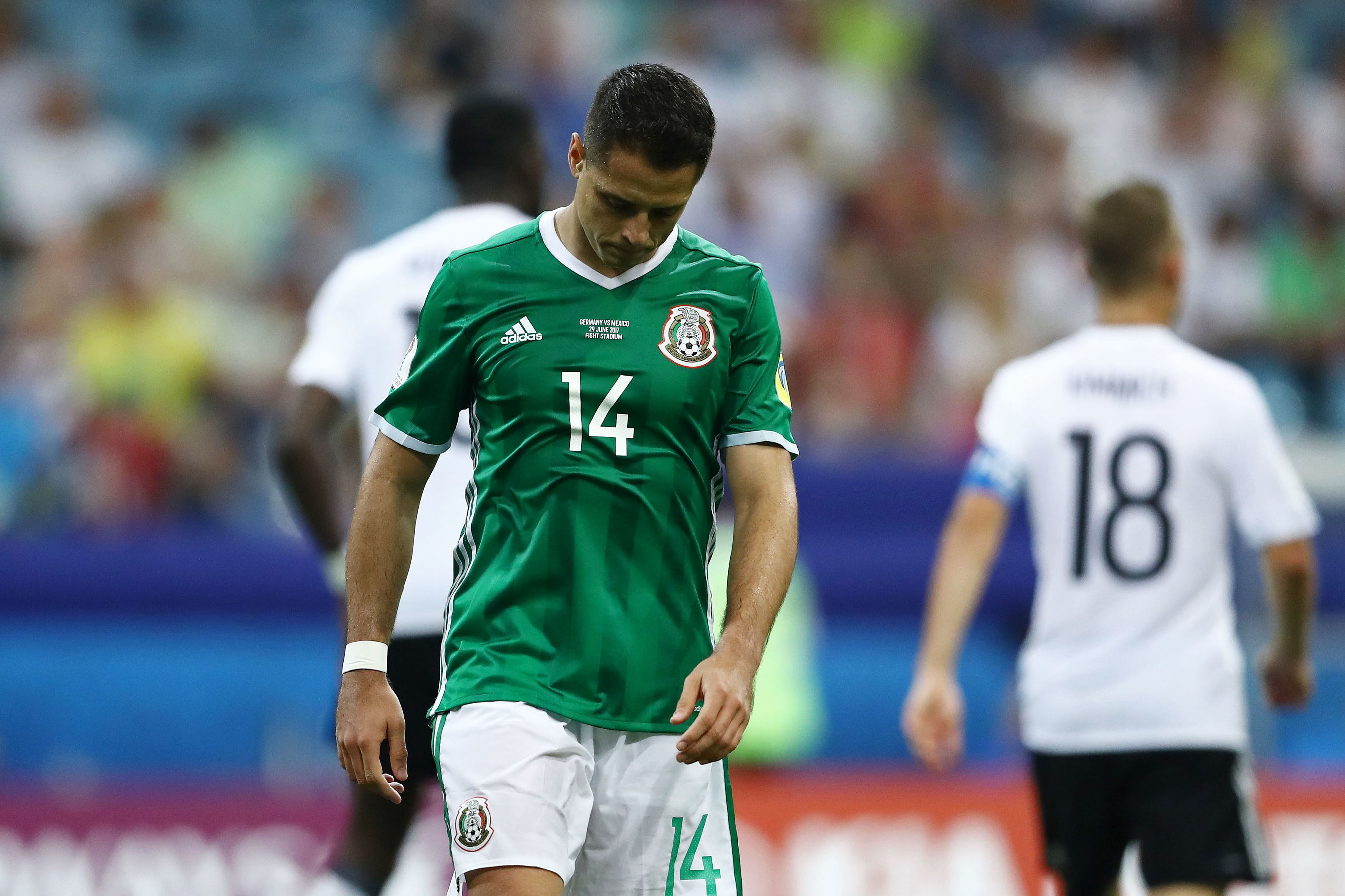Форвард сборной Мексики Хавьер Эрнандес в первом тайме не реализовал выгодный момент