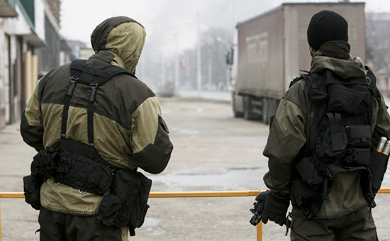 Военнослужащие подразделения специального назначения МВД Чеченской республики во время проведения спецоперации по обезвреживанию боевиков незаконного вооруженного формирования в Грозном