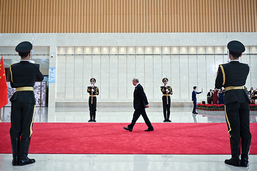 Путин в конгрессно-выставочном центре &laquo;Мэйцзян&raquo; перед церемонией приветствия председателем КНР Си Цзиньпином глав государств&nbsp;&mdash; членов ШОС в Тяньцзине.