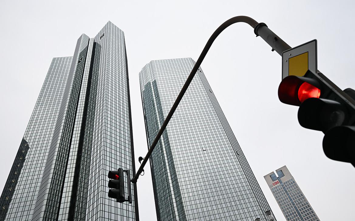 SZ и Bloomberg связали обыски в Deutsche Bank со сделками Абрамовича