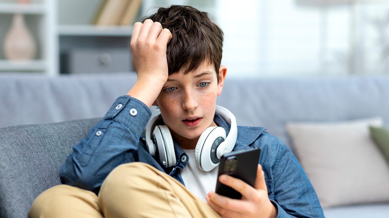 В МВД рассказали, как мошенники запугивают подростков