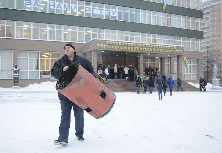 Студенты и преподаватели РГТЭУ возобновили забастовку