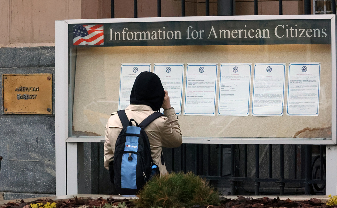МИД назвал сокращение выдачи виз посольством США американским решением