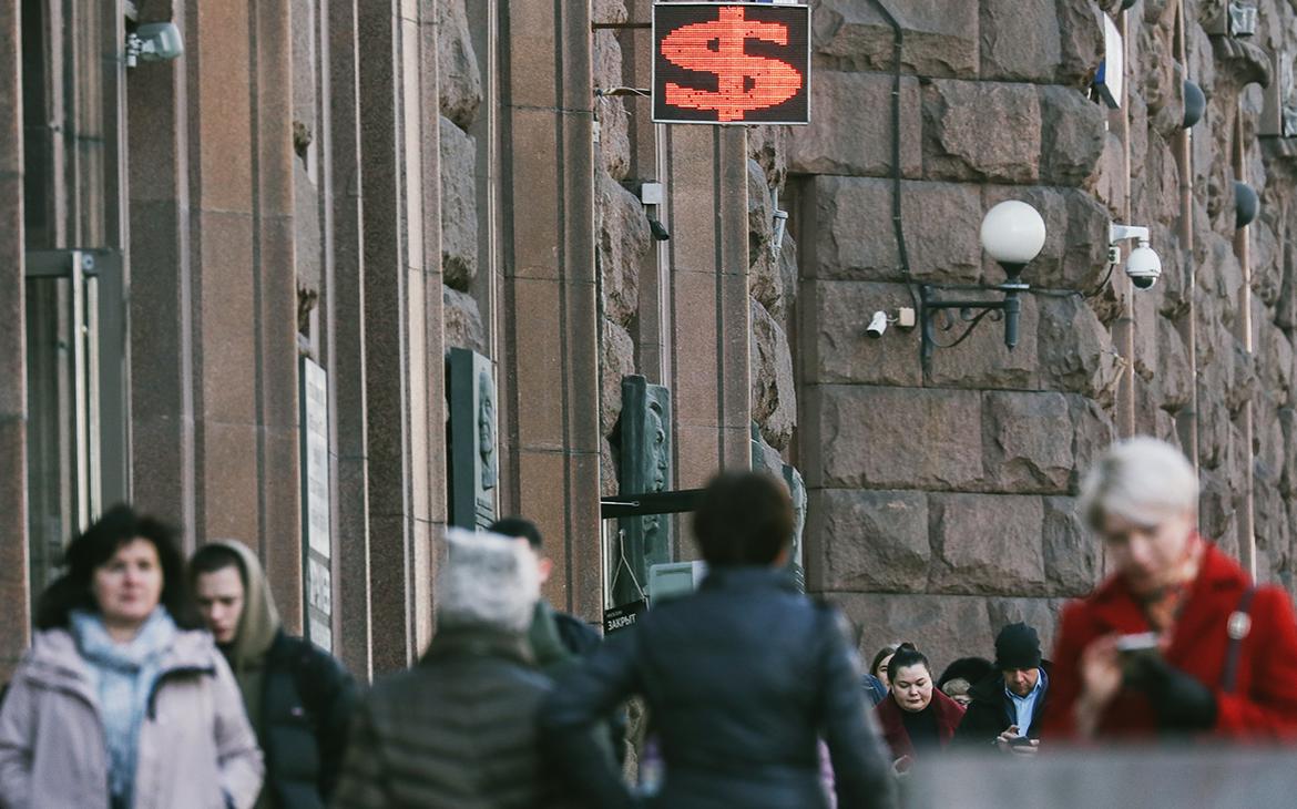Большинство россиян не захотели хранить деньги в иностранных банках