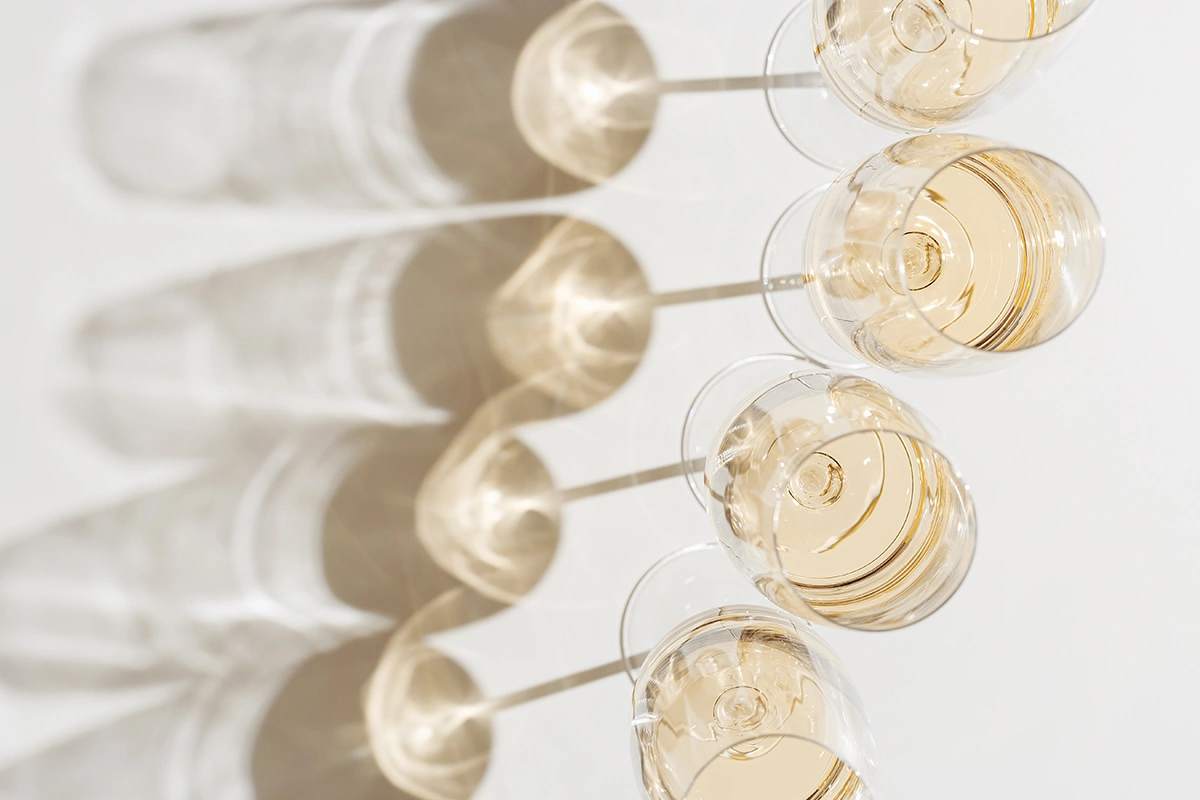 Универсальный винный бокал — тот, в котором достаточно хорошо раскрывается большинство белых, красных и даже игристых вин