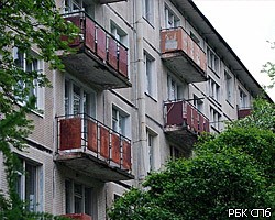 С начала лета уже третий ребенок падает из окна в Петербурге