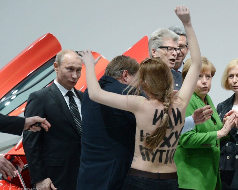 В.Путин о FEMEN: Лучше бы они показали мне колбасу, а не прелести — РБК