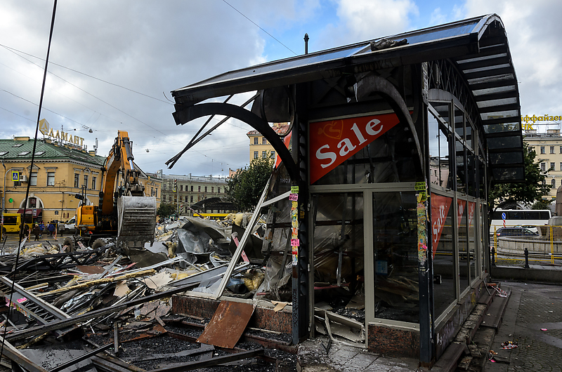 Демонтаж торговых павильонов в Петербурге