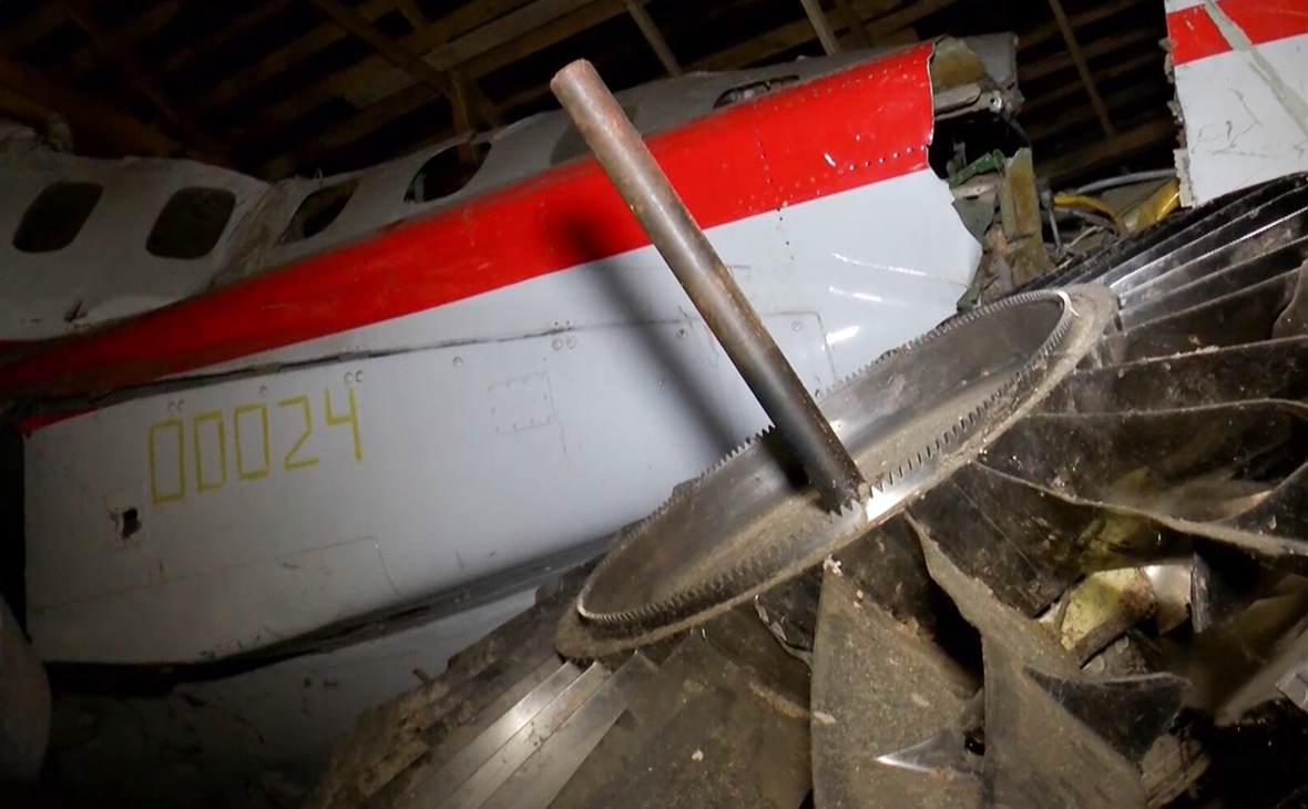Обломки польского правительственного самолета Ту-154М в ангаре, где хранятся вещественные доказательства по уголовному делу о крушении