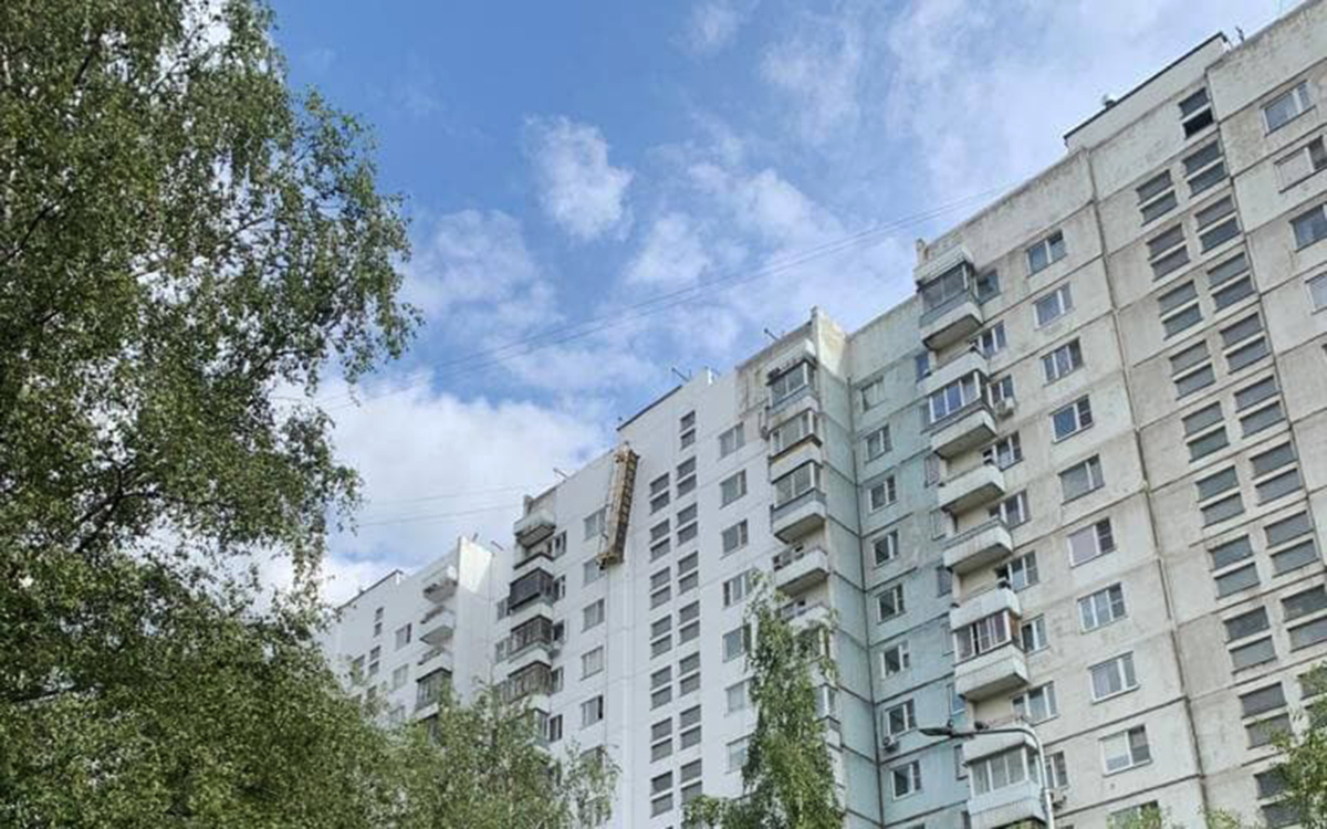 Рабочий погиб в Москве после обрыва троса строительной люльки