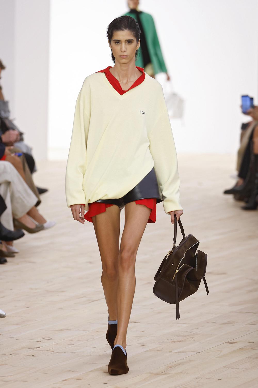 Показ Loewe, весь-лето 2026