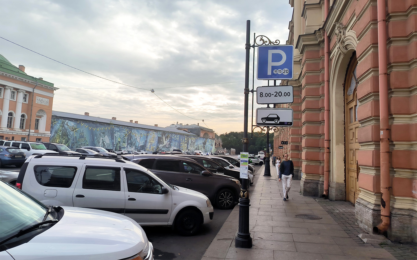 Платная парковка, введенная в Санкт-Петербурге в 2015 году, сейчас действует на 652 участках улиц в Центральном, Адмиралтейском, Петроградском и Василеостровском районах