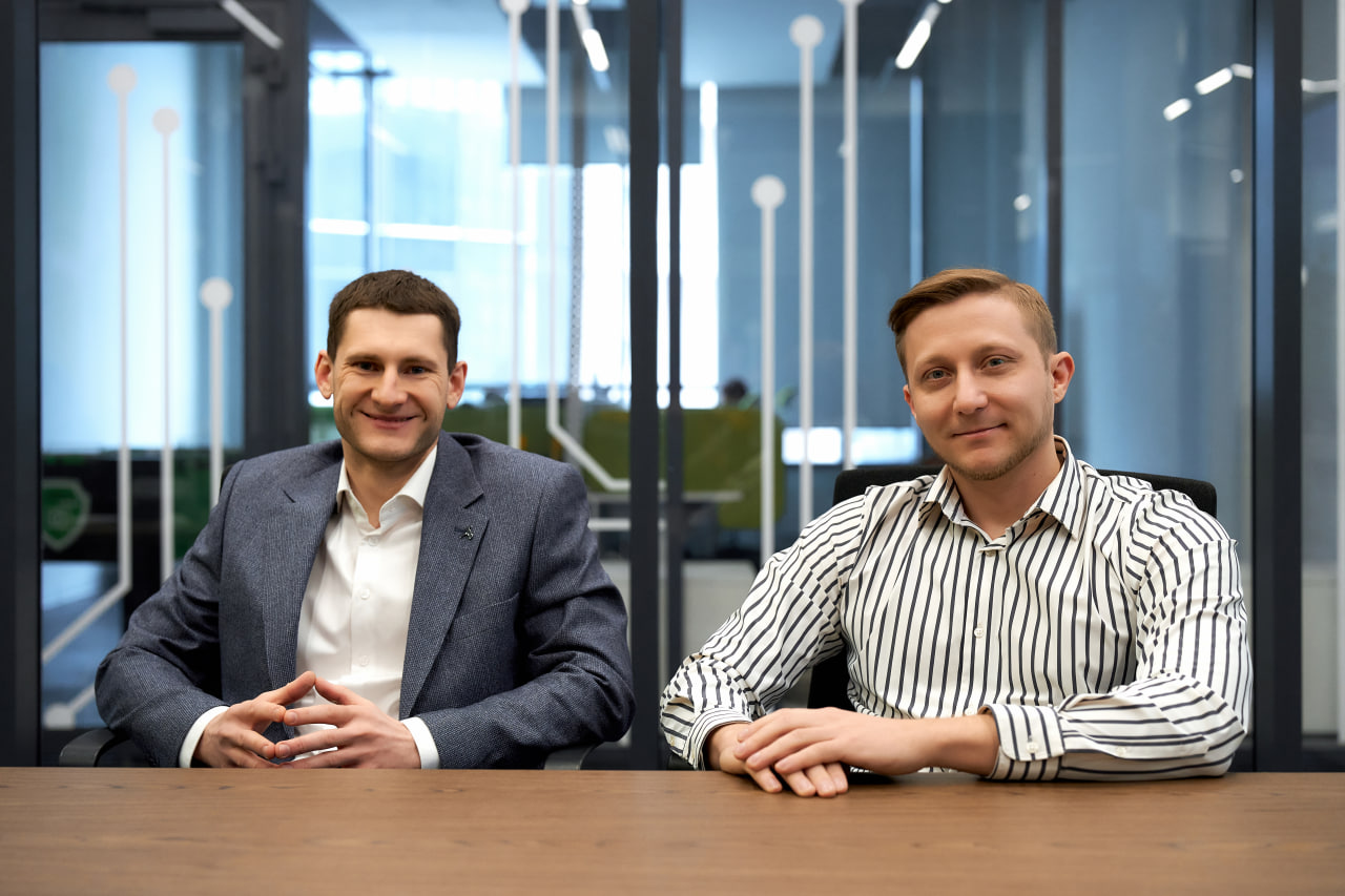 На фото: сооснователи ООО &laquo;ИИ Стратегия&raquo; &ndash; технический директор Антон Борисенко (слева), гендиректор Евгений Мамонтов (справа). Фото: &laquo;ИИ Стратегия&raquo;