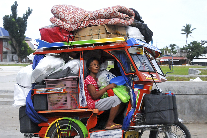 Филиппины &ndash; 5 место



Филиппинская экономика в следующие 35 лет будет расти в среднем на 4,5% ежегодно. Другими словами, за этот период она должна увеличиться ровно в пять раз. В этом случае по паритету покупательной способности страна займет 20-е место в мире (вместо 28-го места в 2014 году). В абсолютном выражении ВВП страны вырастет с $695 млн в 2014 году до $3,5 млрд в 2050 году.



Как и в случае с Бангладеш, аналитики PwC ожидают, что многие западные корпорации станут переносить на Филиппины реальное производство товаров, беря в расчет удорожание рабочей силы в КНР. Учитывая высокий прирост населения (в среднем &ndash; на 1,3% в год, по этому показателю Филиппины занимают второе место после Нигерии в списке PwC), западные и китайские инвестиции найдут на&nbsp;Филиппинах благодатную почву, обеспечив экономике стабильный рост.
