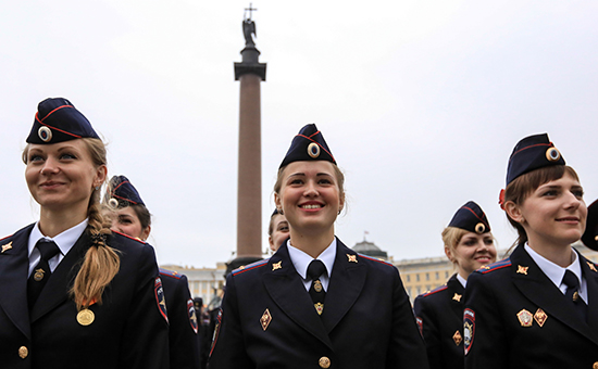 Лейтенанты полиции&nbsp;&mdash;&nbsp;выпускницы Санкт-Петербургского университета МВД на&nbsp;Дворцовой площади
