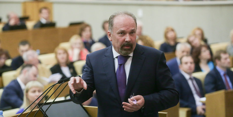 Глава Минстроя Михаил Мень на парламентских слушаниях в Госдуме по защите прав дольщиков
