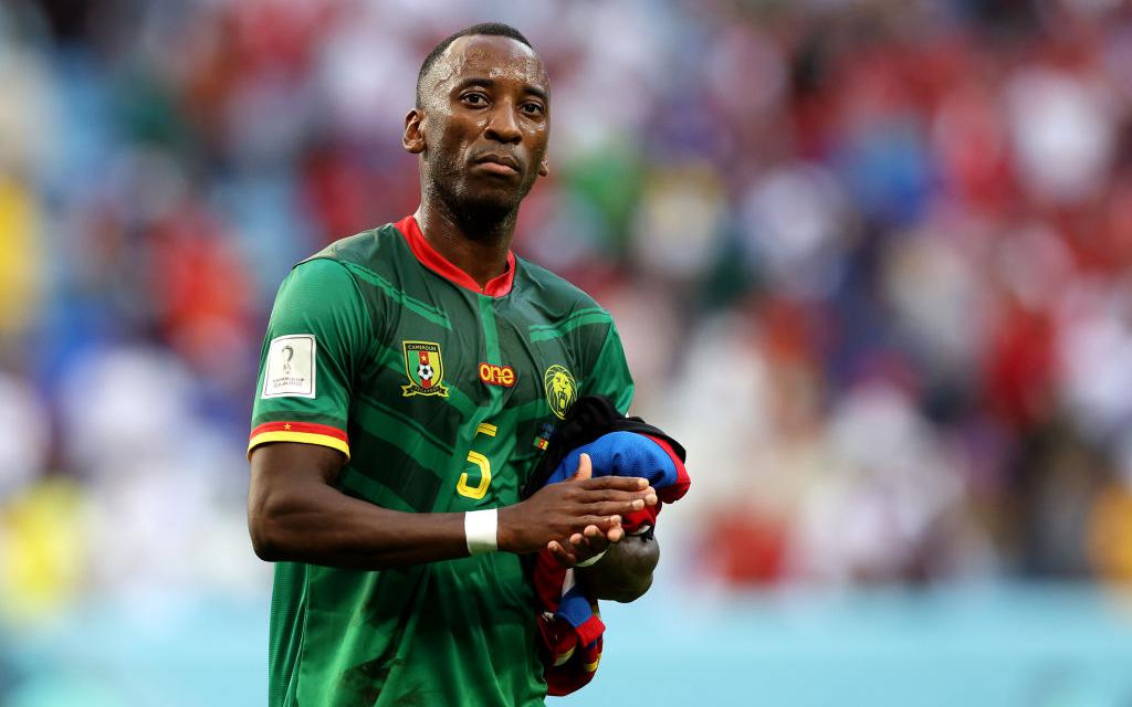 Камерунскому футболисту с российским паспортом не дали британскую визу