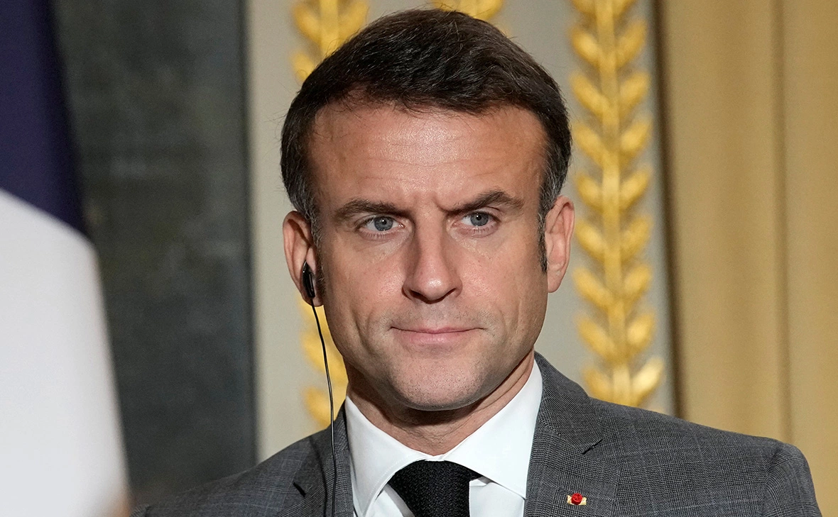 Christophe Ena / Reuters