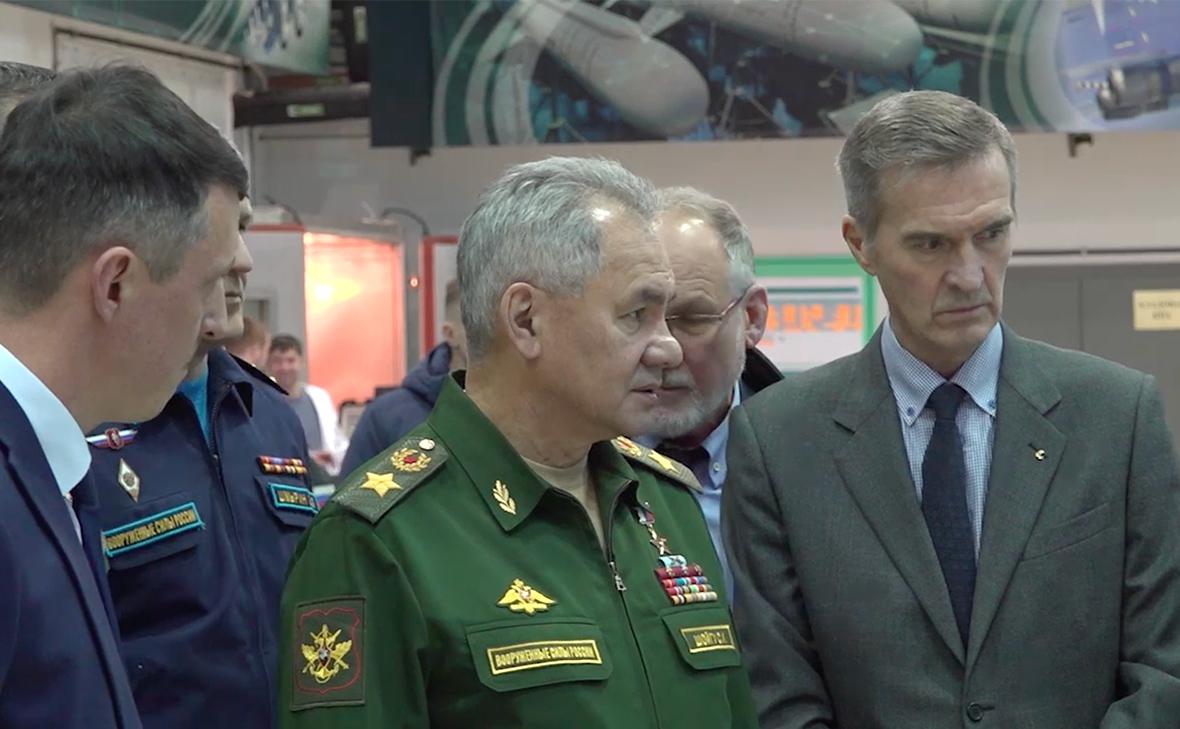 Сергей Шойгу (в центре)