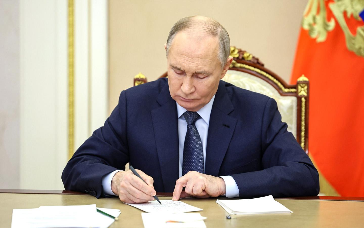 Путин поручил вычислять водителей без ОСАГО по дорожным камерам