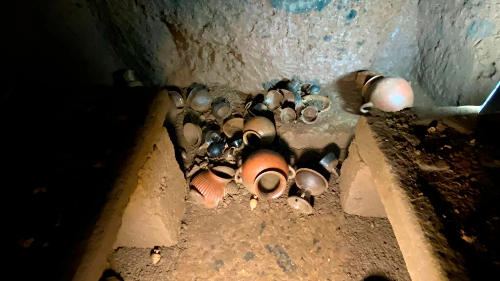 Погребальный инвентарь из этрусской гробницы