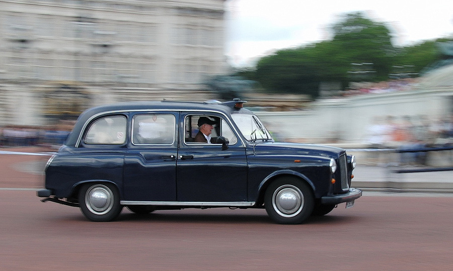 Британский таксист заработал 3000 долларов за поездку