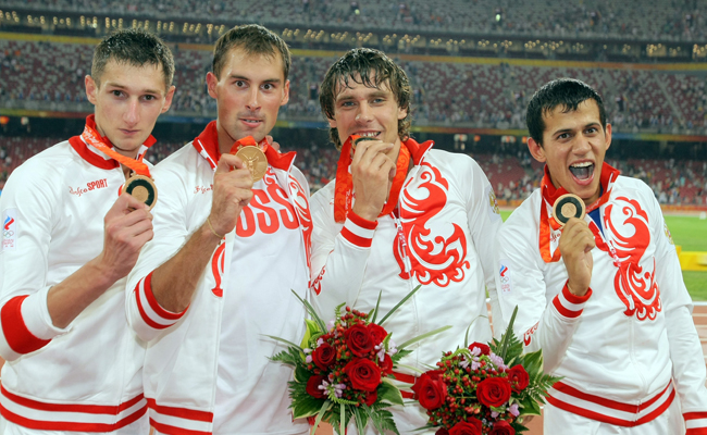 Денис Алексеев, Антон Кокорин, Владислав Фролов и Максим Дылдин на церемонии награждения на ОИ-2008